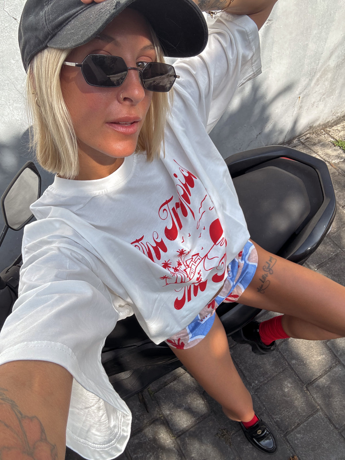 THE TROPICS TEE - POPPY